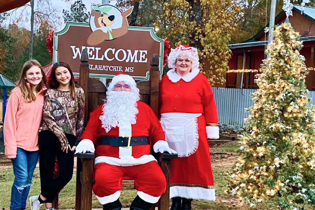 Gift of Giving | Christmas at Jellystone Park™ Pelahatchie