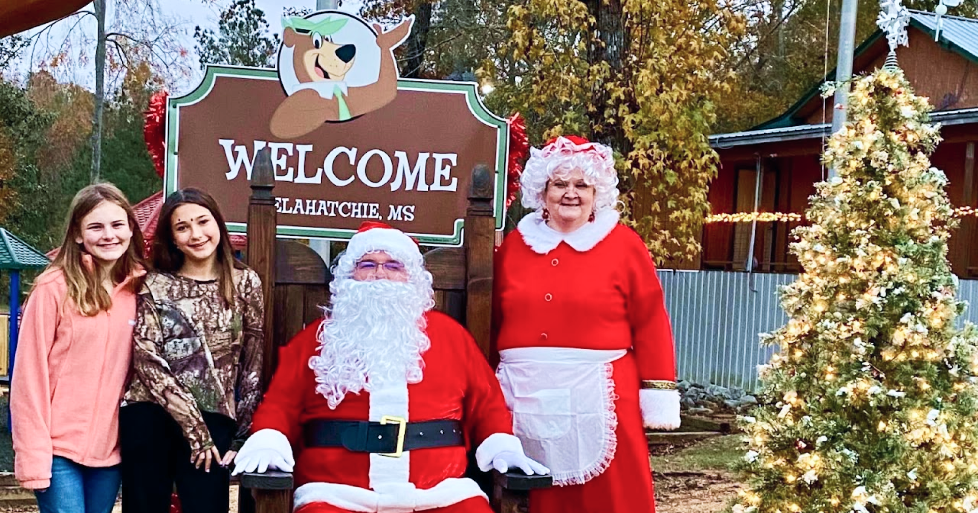 Christmas at Jellystone Park™ Pelahatchie